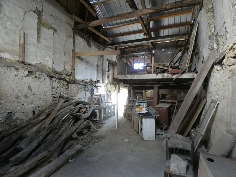 Maison à vendre à Gondrin, village avec commerces et écoles, 72 m² à rénover 
