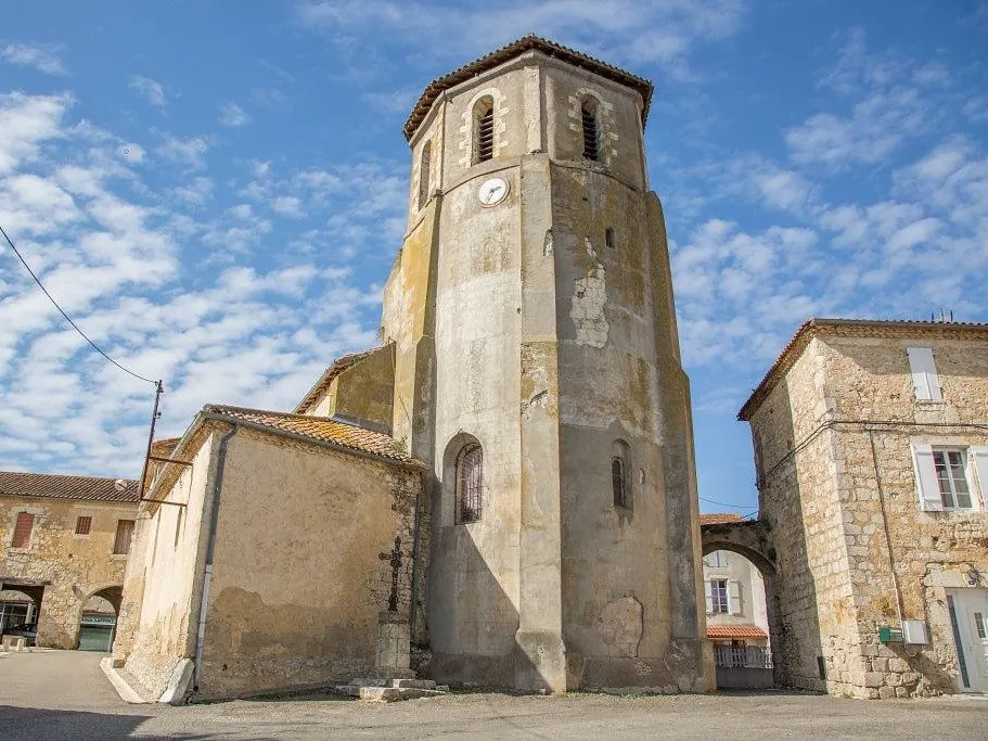 Maison à vendre à Gondrin, village avec commerces et écoles, 72 m² à rénover 