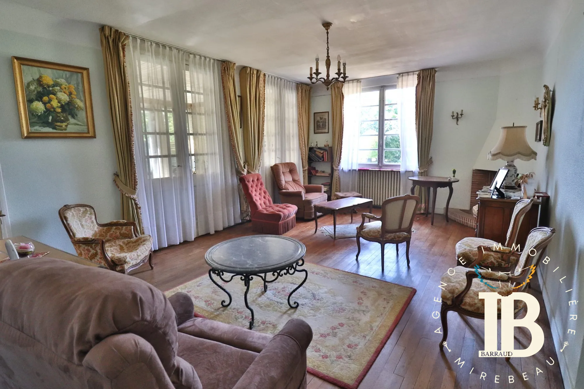 Maison 7 pièces à vendre à Mirebeau, 144 m², jardin et garage 