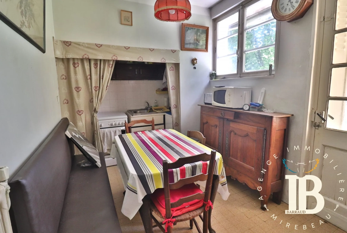 Maison 7 pièces à vendre à Mirebeau, 144 m², jardin et garage 
