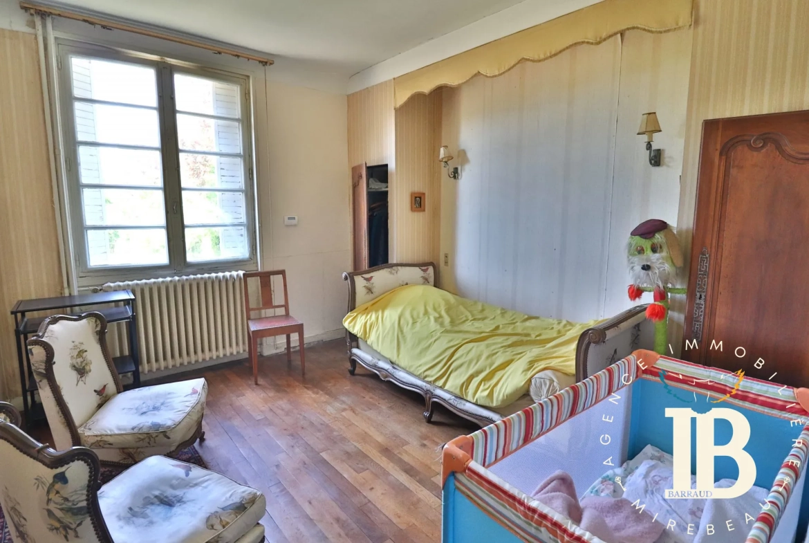Maison 7 pièces à vendre à Mirebeau, 144 m², jardin et garage 