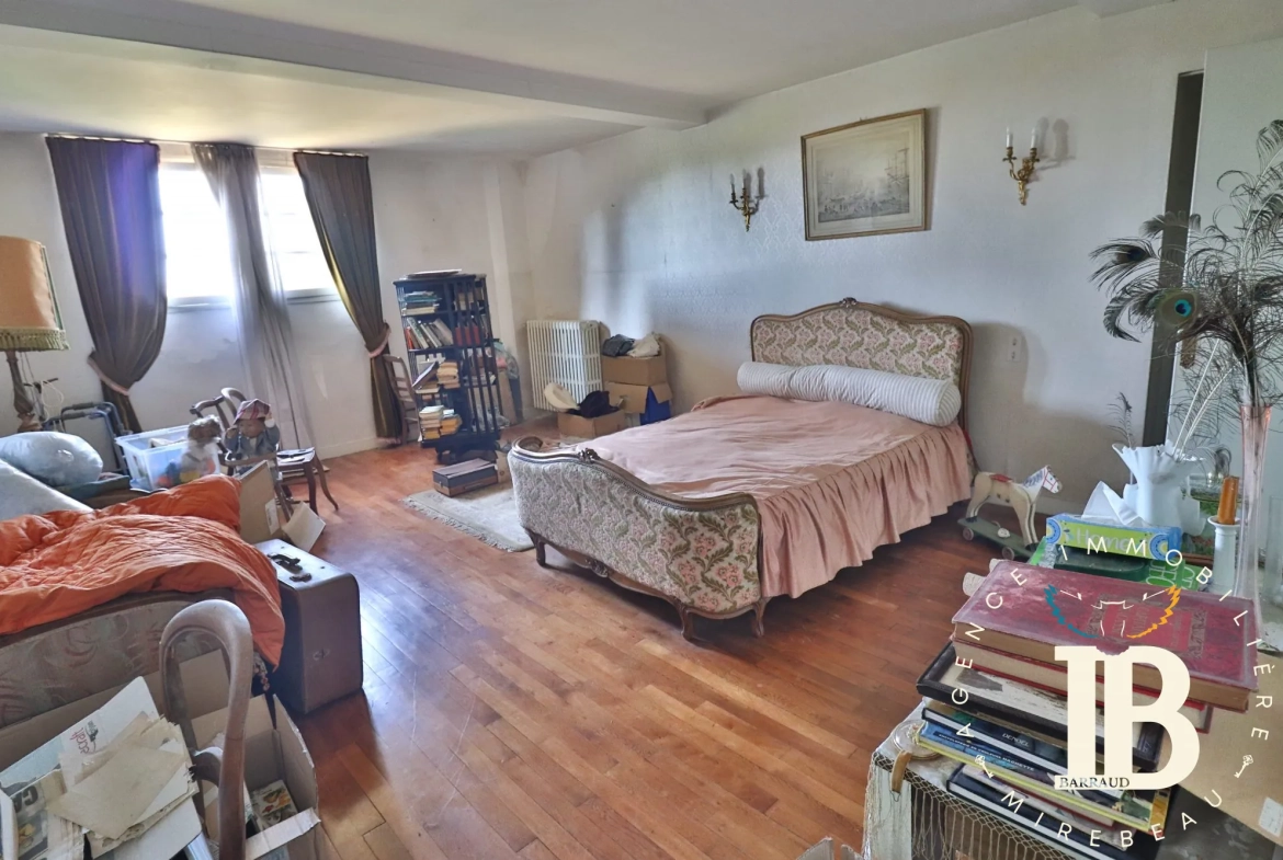 Maison 7 pièces à vendre à Mirebeau, 144 m², jardin et garage 
