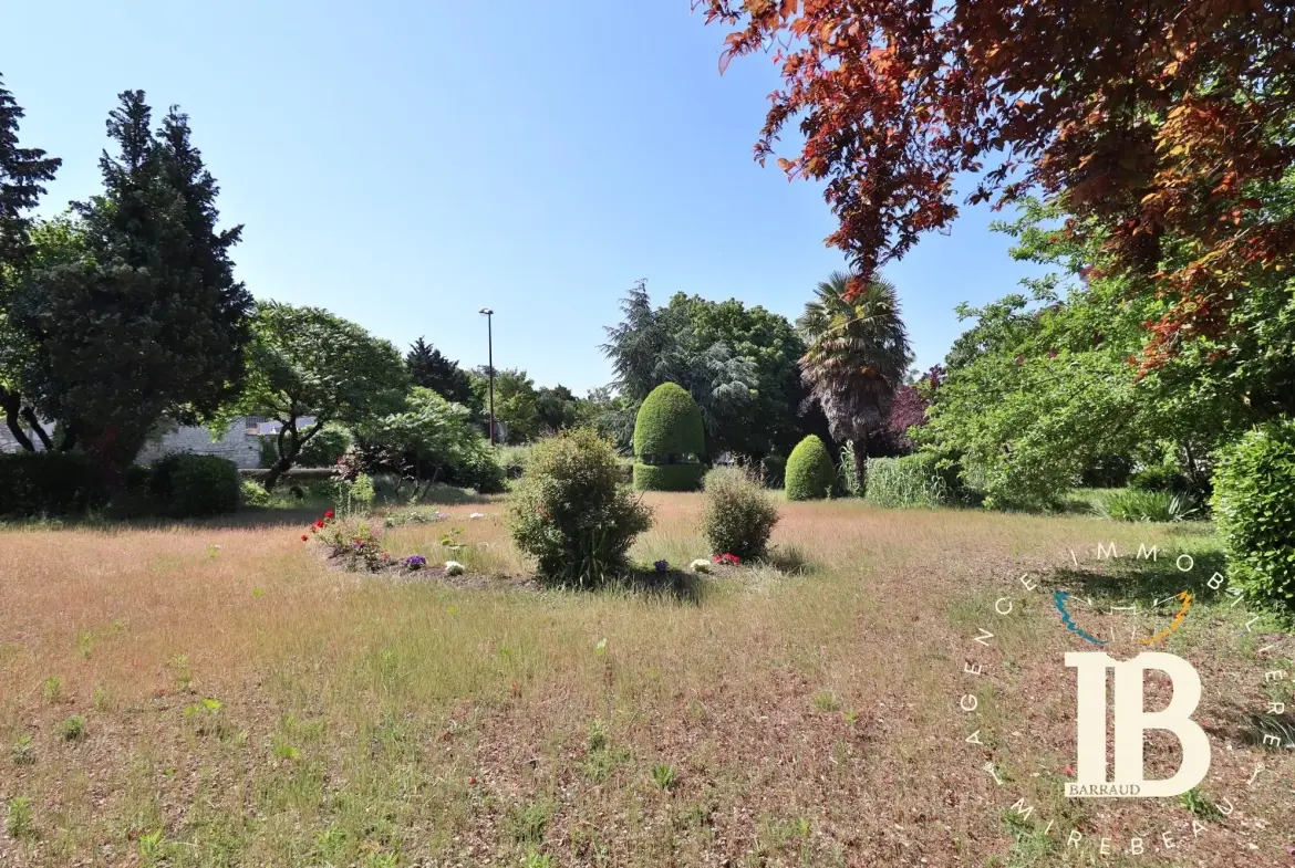 Maison 7 pièces à vendre à Mirebeau, 144 m², jardin et garage 