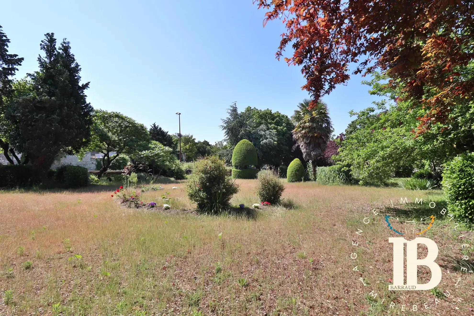 Maison 7 pièces à vendre à Mirebeau, 144 m², jardin et garage 
