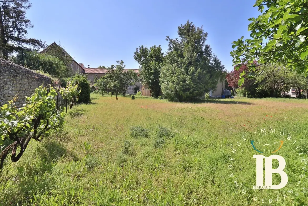 Maison 7 pièces à vendre à Mirebeau, 144 m², jardin et garage 