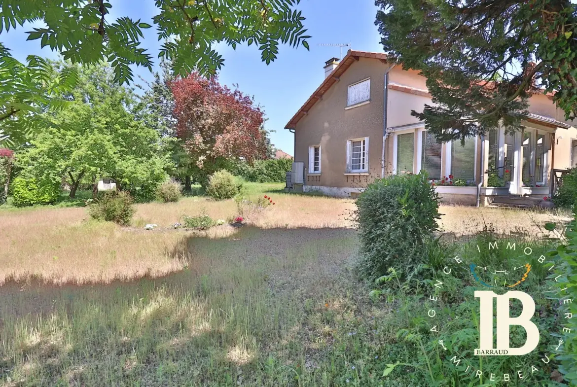 Maison 7 pièces à vendre à Mirebeau, 144 m², jardin et garage 