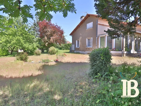 Maison 7 pièces à vendre à Mirebeau, 144 m², jardin et garage