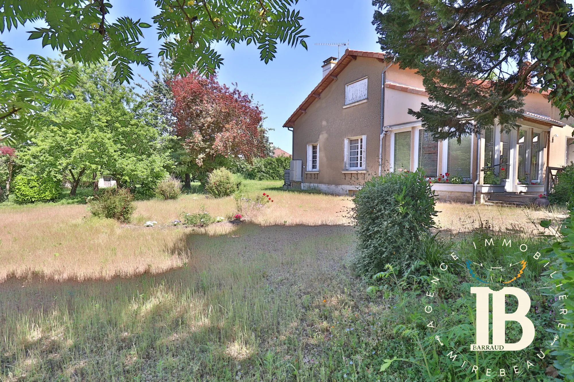 Maison 7 pièces à vendre à Mirebeau, 144 m², jardin et garage 