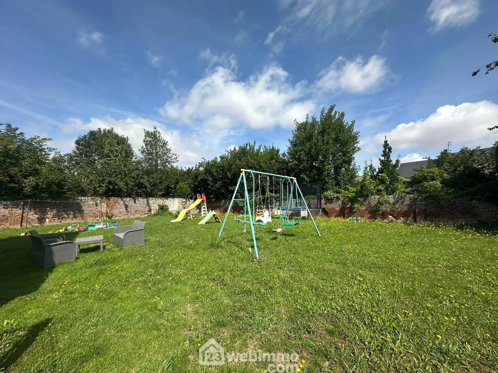 Pavillon à vendre à Crécy-sur-Serre, 106 m² avec revenu locatif immédiat 