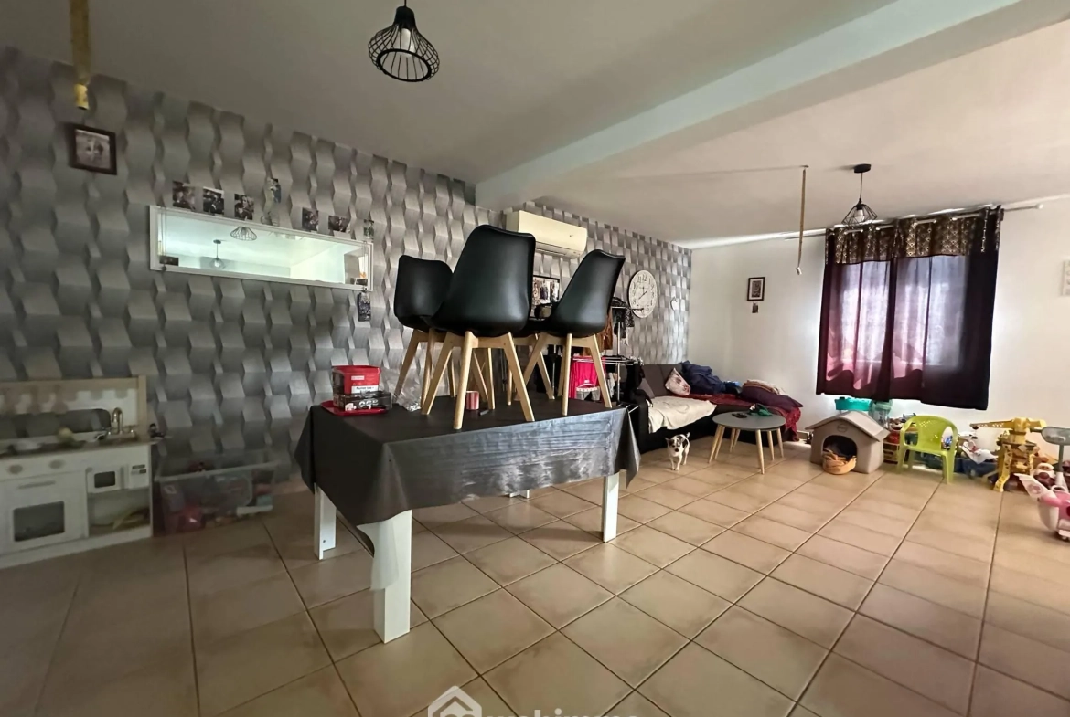 Pavillon à vendre à Crécy-sur-Serre, 106 m² avec revenu locatif immédiat 