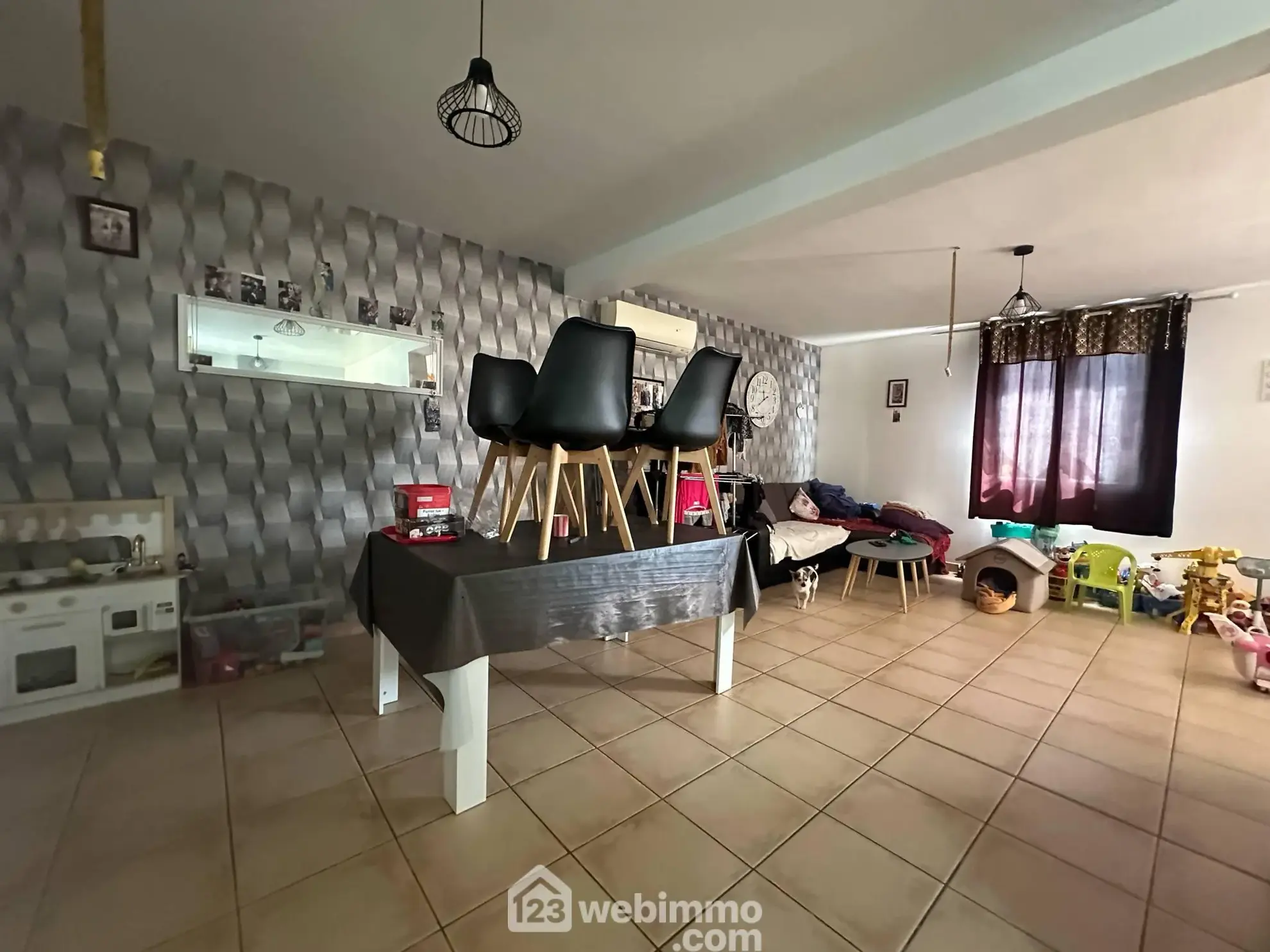 Pavillon à vendre à Crécy-sur-Serre, 106 m² avec revenu locatif immédiat 