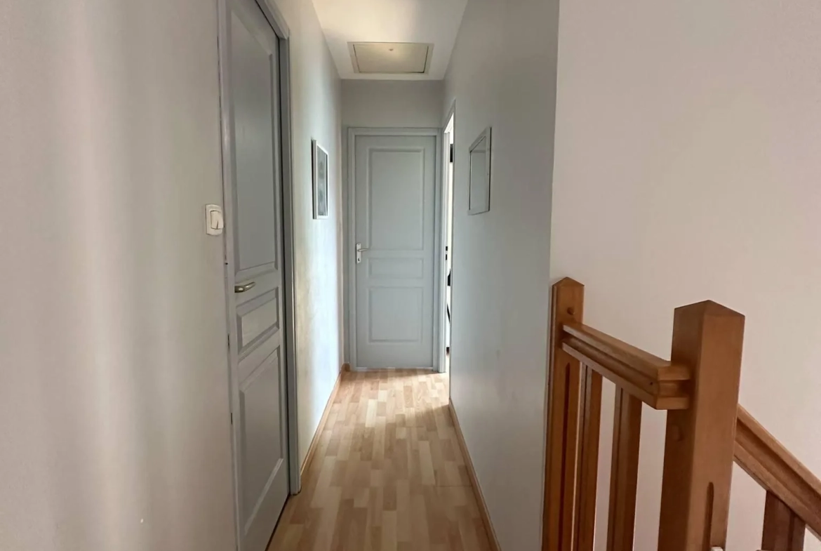 Pavillon à vendre à Crécy-sur-Serre, 106 m² avec revenu locatif immédiat 