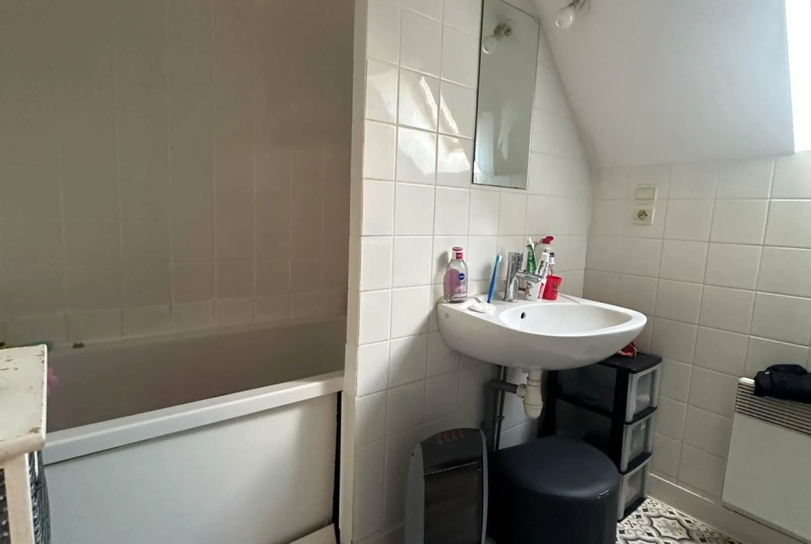 Pavillon à vendre à Crécy-sur-Serre, 106 m² avec revenu locatif immédiat 