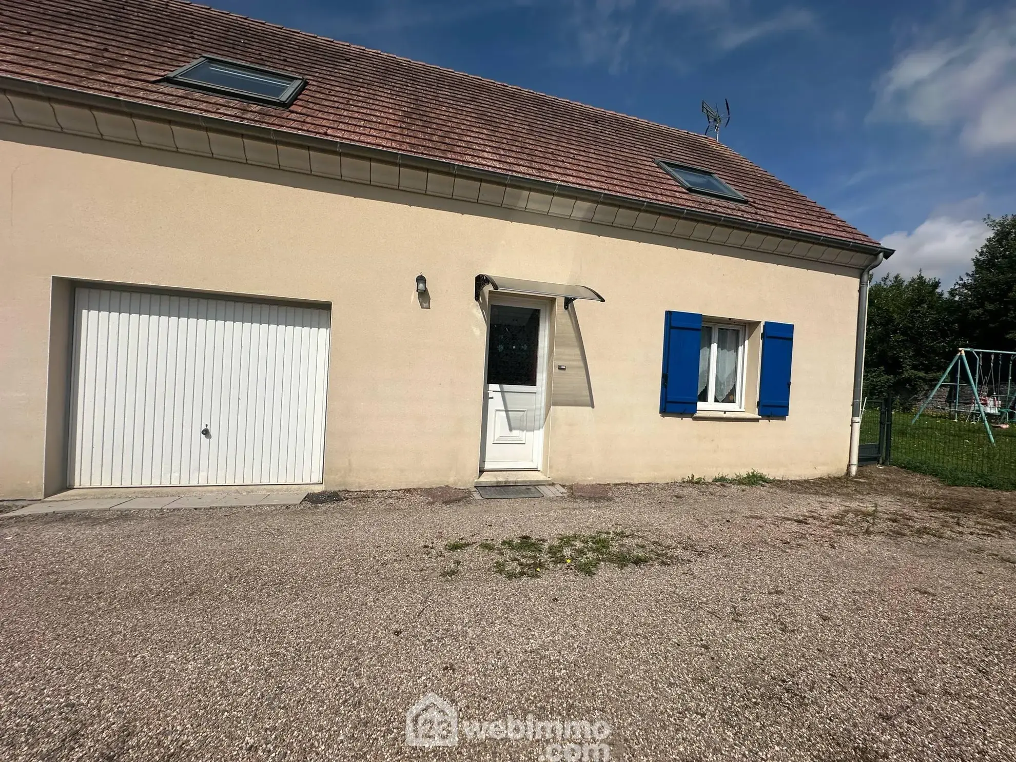 Pavillon à vendre à Crécy-sur-Serre, 106 m² avec revenu locatif immédiat 
