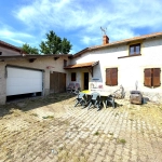 Belle maison à vendre à Saint-Germain-Lespinasse avec piscine et travaux à prévoir