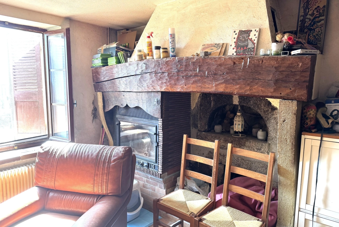 Maison à vendre à Saint-Germain-Lespinasse - 140 m² avec piscine à rénover 