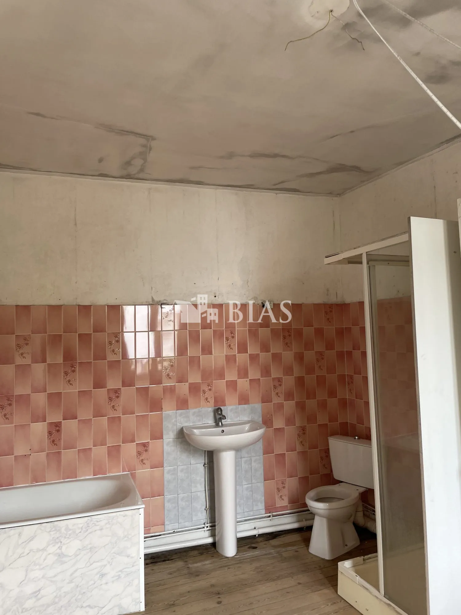 Maison de 90 m² à La Riviè­re Saint Sauveur avec potentiel de rénovation 