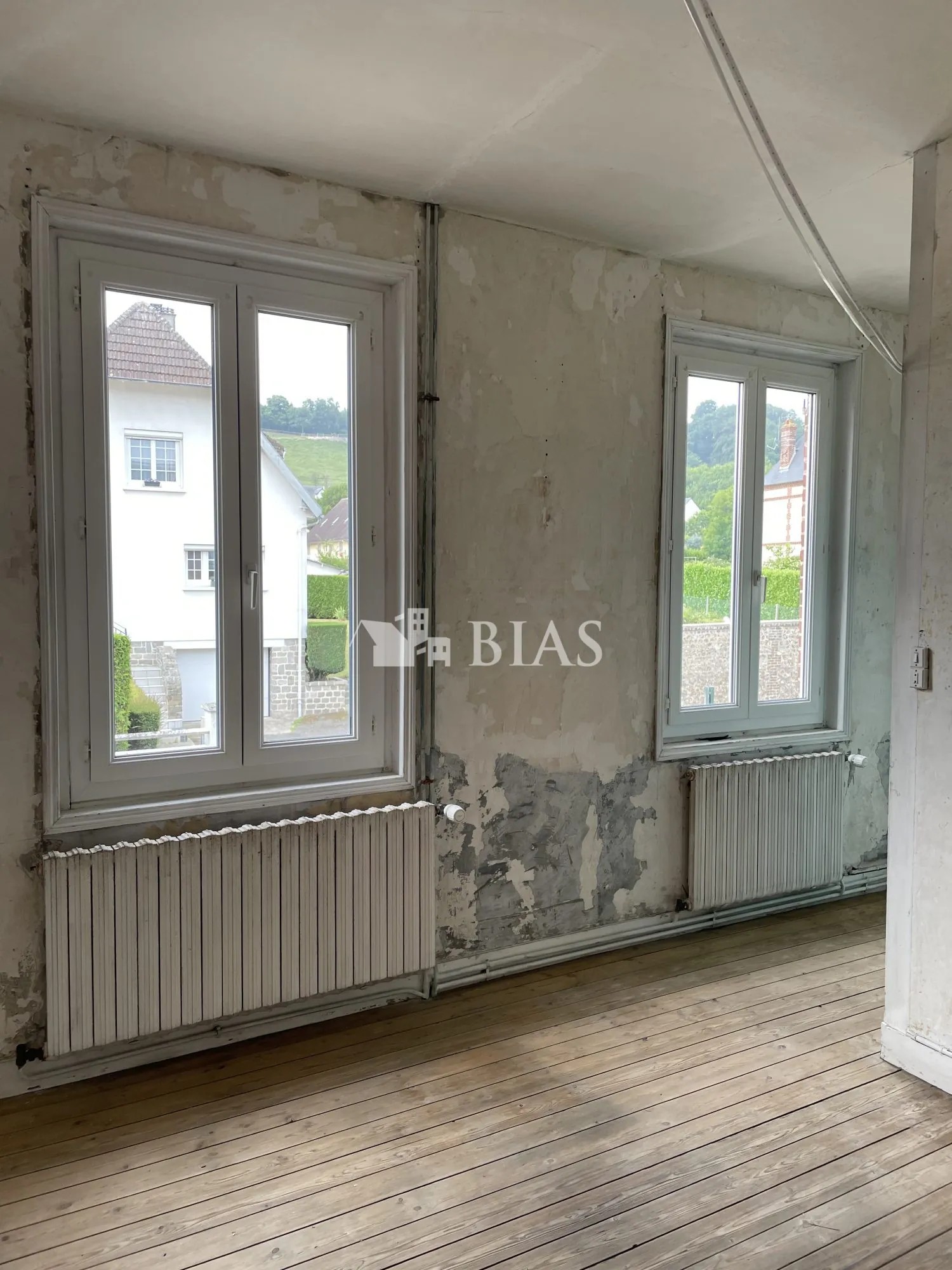 Maison de 90 m² à La Riviè­re Saint Sauveur avec potentiel de rénovation 