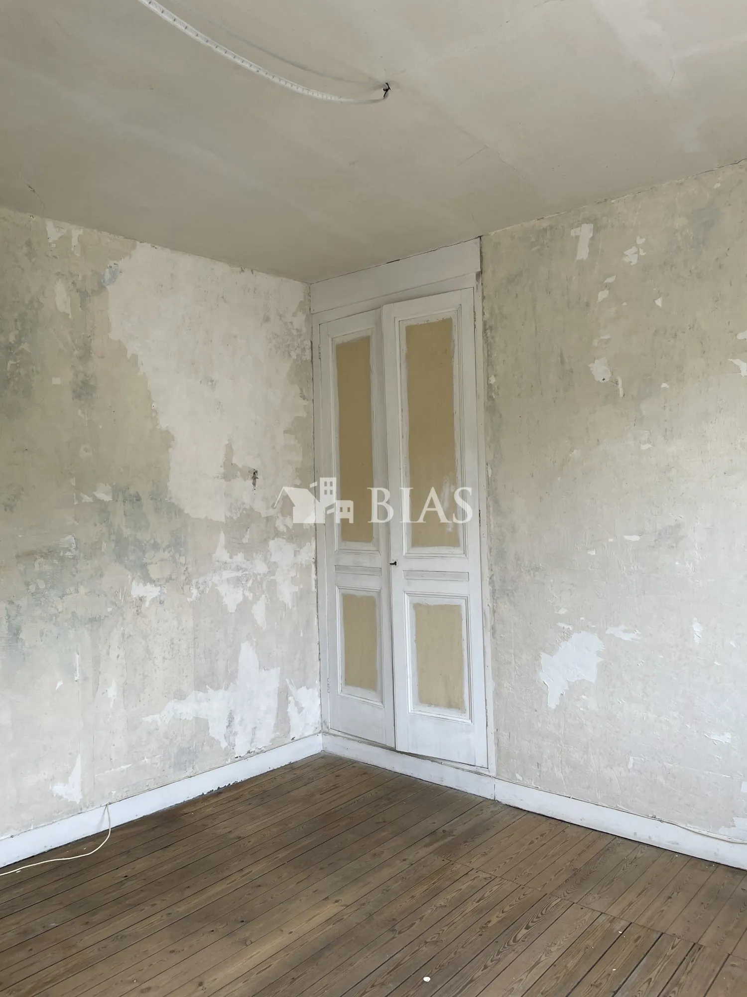 Maison de 90 m² à La Riviè­re Saint Sauveur avec potentiel de rénovation 