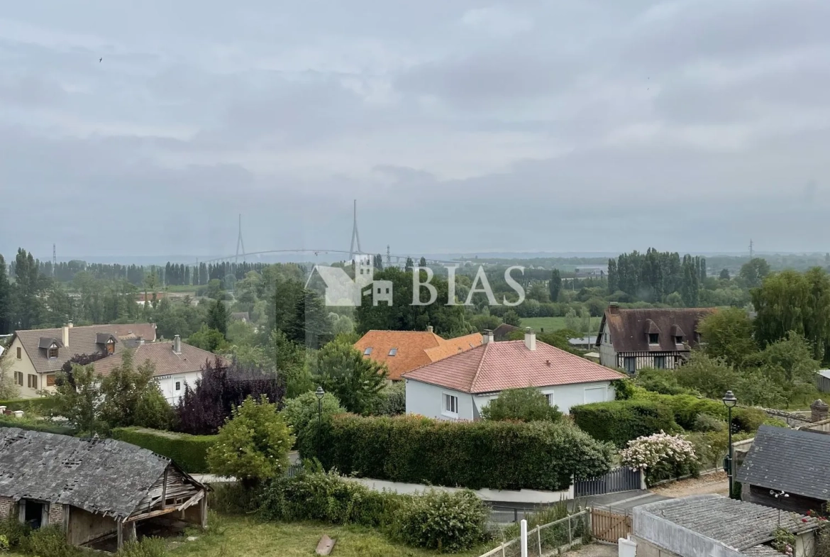 Maison de 90 m² à La Riviè­re Saint Sauveur avec potentiel de rénovation 