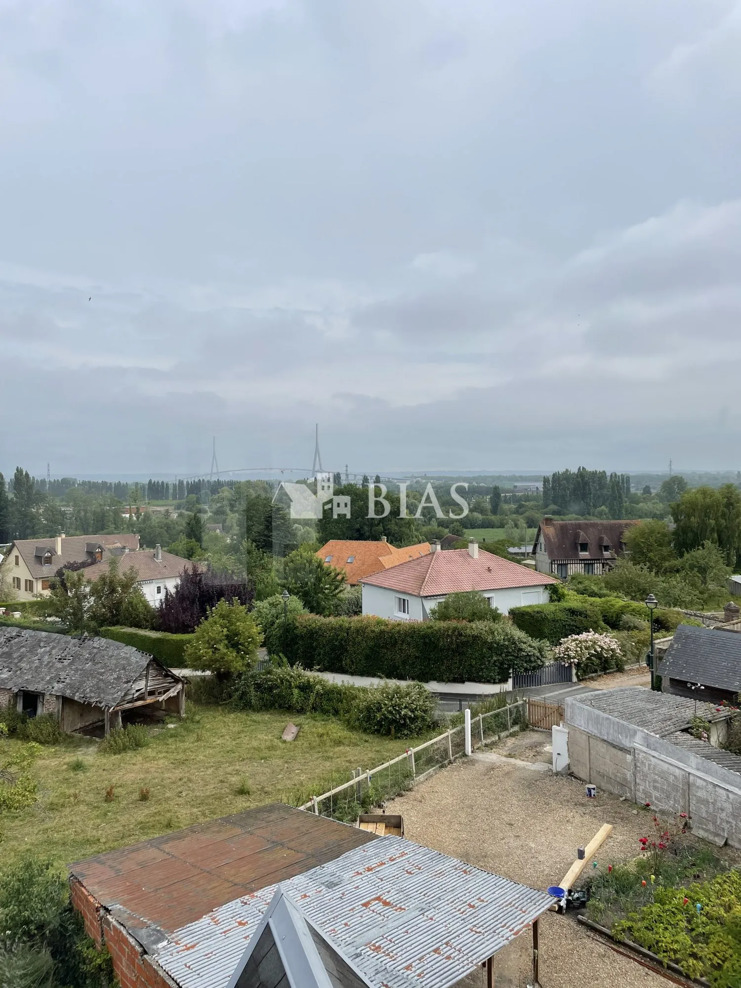 Maison de 90 m² à La Riviè­re Saint Sauveur avec potentiel de rénovation 