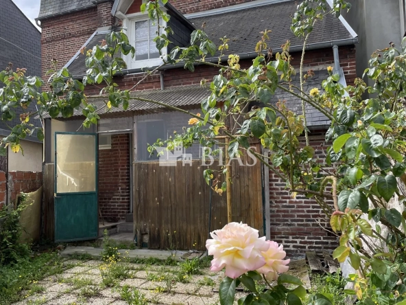 Maison de 90 m² à La Riviè­re Saint Sauveur avec potentiel de rénovation