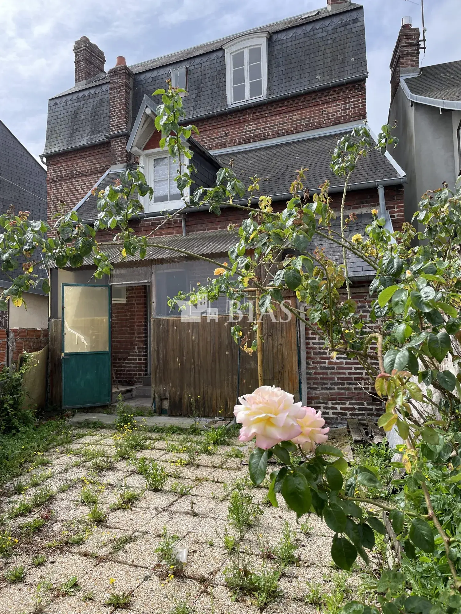 Maison de 90 m² à La Riviè­re Saint Sauveur avec potentiel de rénovation 
