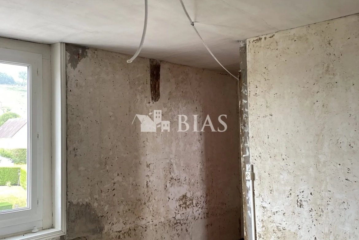 Maison de 90 m² à La Riviè­re Saint Sauveur avec potentiel de rénovation 