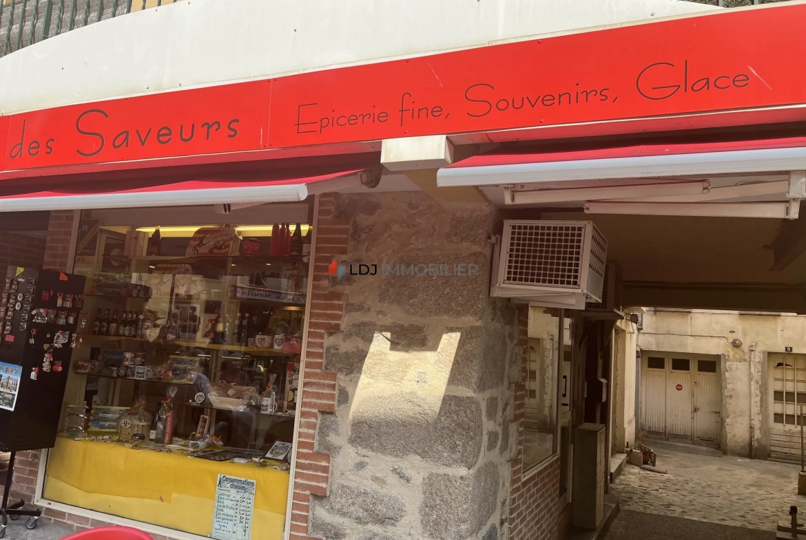 Fonds de commerce à Amélie-les-Bains avec souvenirs, glacier et restauration 