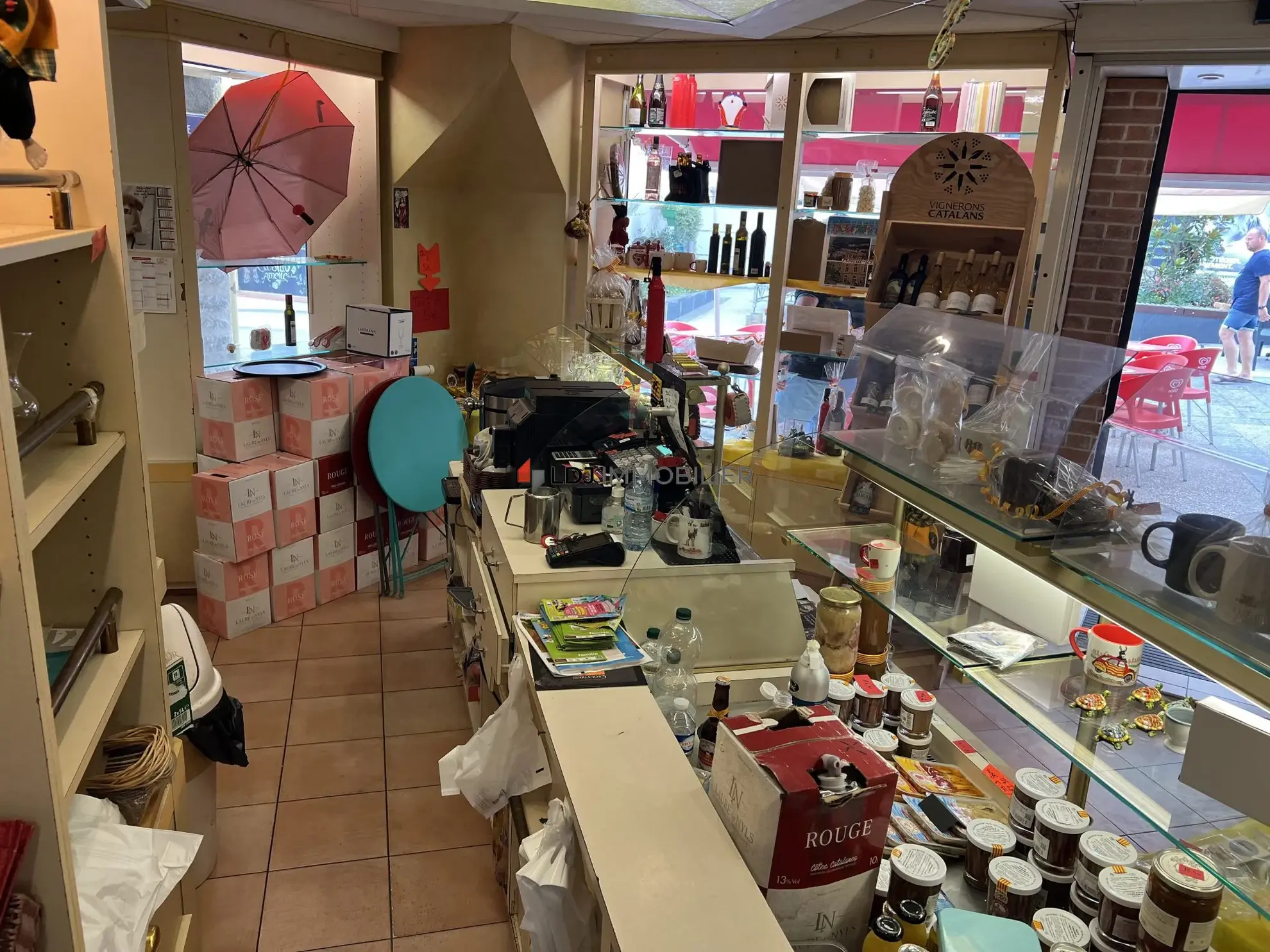Fonds de commerce à Amélie-les-Bains avec souvenirs, glacier et restauration 