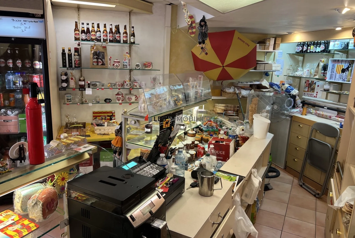 Fonds de commerce à Amélie-les-Bains avec souvenirs, glacier et restauration 