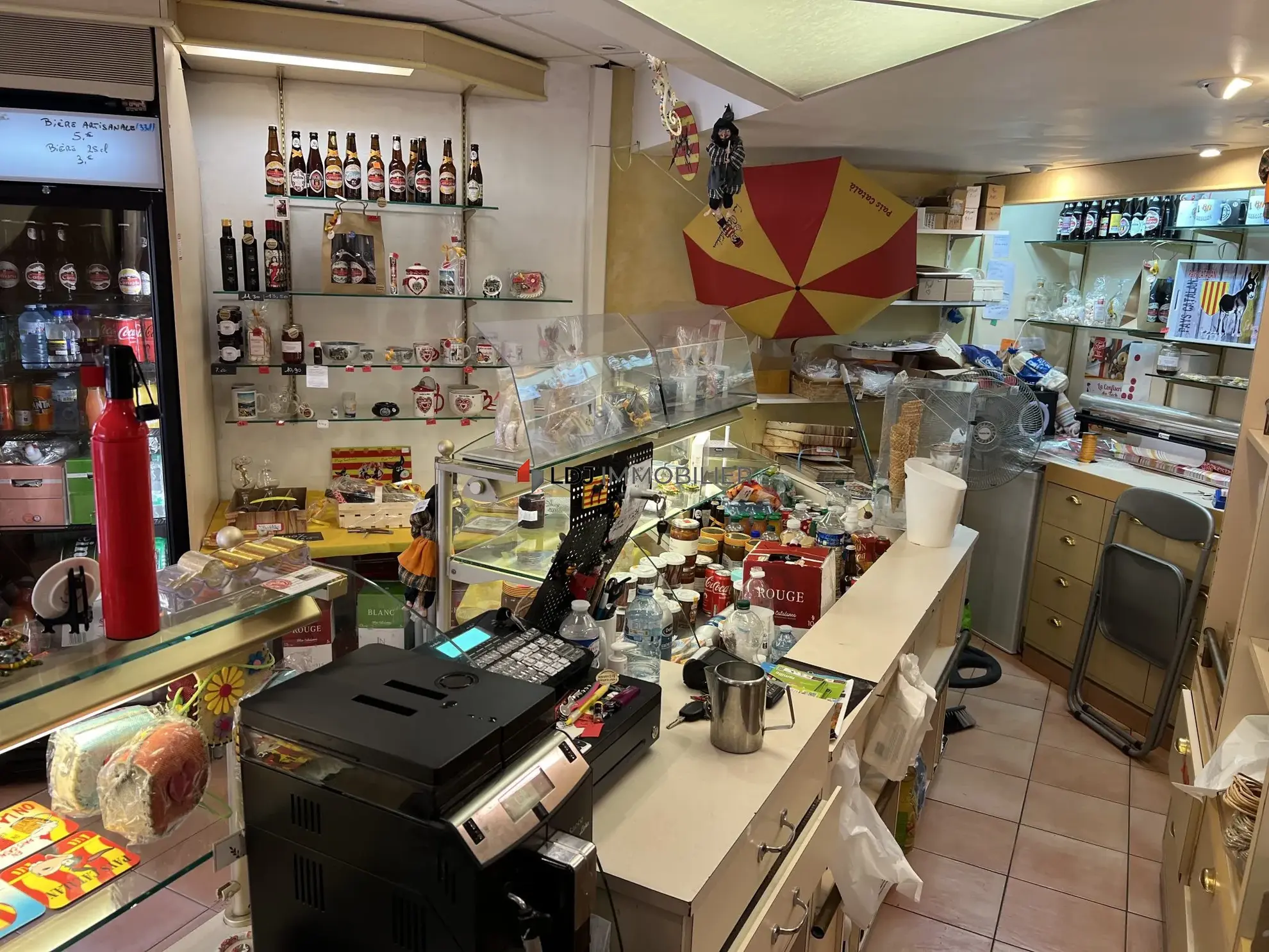 Fonds de commerce à Amélie-les-Bains avec souvenirs, glacier et restauration 