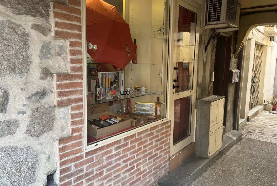 Fonds de commerce à Amélie-les-Bains avec souvenirs, glacier et restauration 