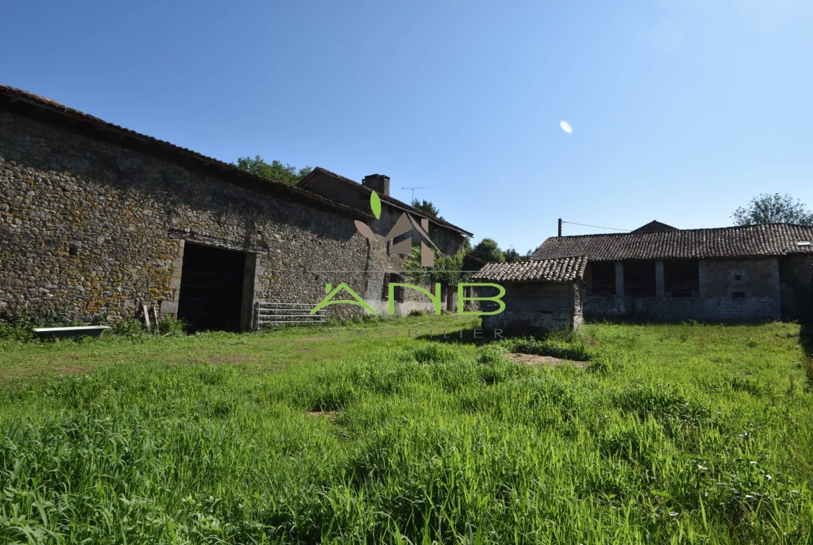Grande propriété à rénover avec terrain dans le Périgord Vert - Potentiel résidentiel ou équestre 