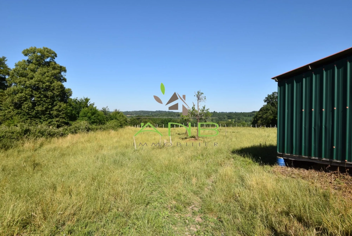 Grande propriété à rénover avec terrain dans le Périgord Vert - Potentiel résidentiel ou équestre 