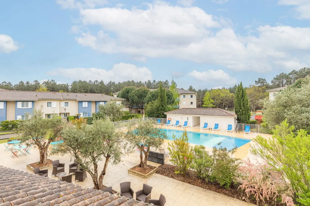 Appartement triplex loué à vendre à Saint-Jean-d'Illac avec rendement attractif 