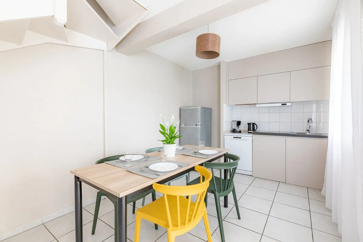 Appartement triplex loué à vendre à Saint-Jean-d'Illac avec rendement attractif 