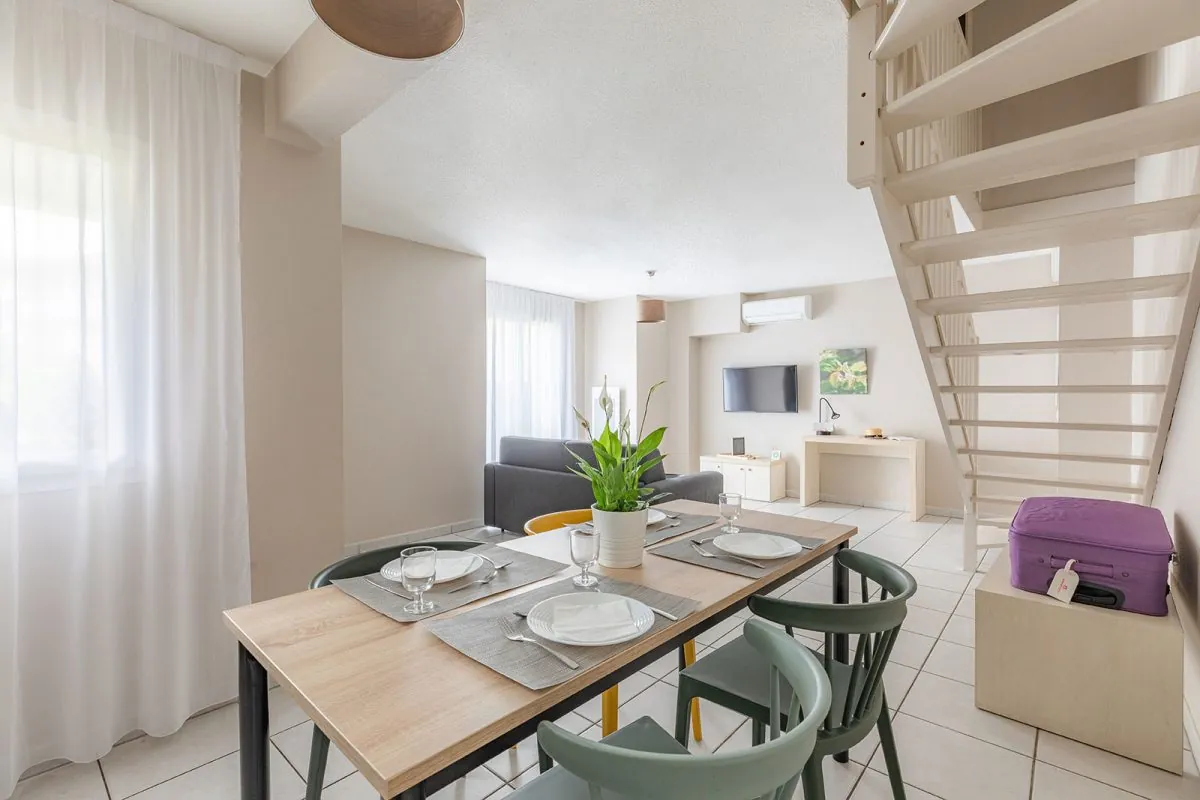 Appartement triplex loué à vendre à Saint-Jean-d'Illac avec rendement attractif 