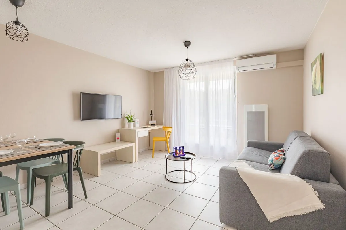 Appartement triplex loué à vendre à Saint-Jean-d'Illac avec rendement attractif 