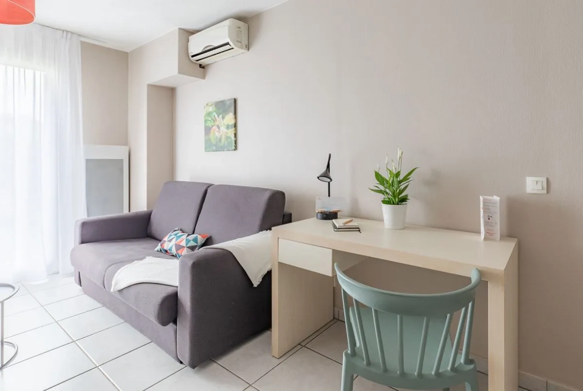 Appartement triplex loué à vendre à Saint-Jean-d'Illac avec rendement attractif 