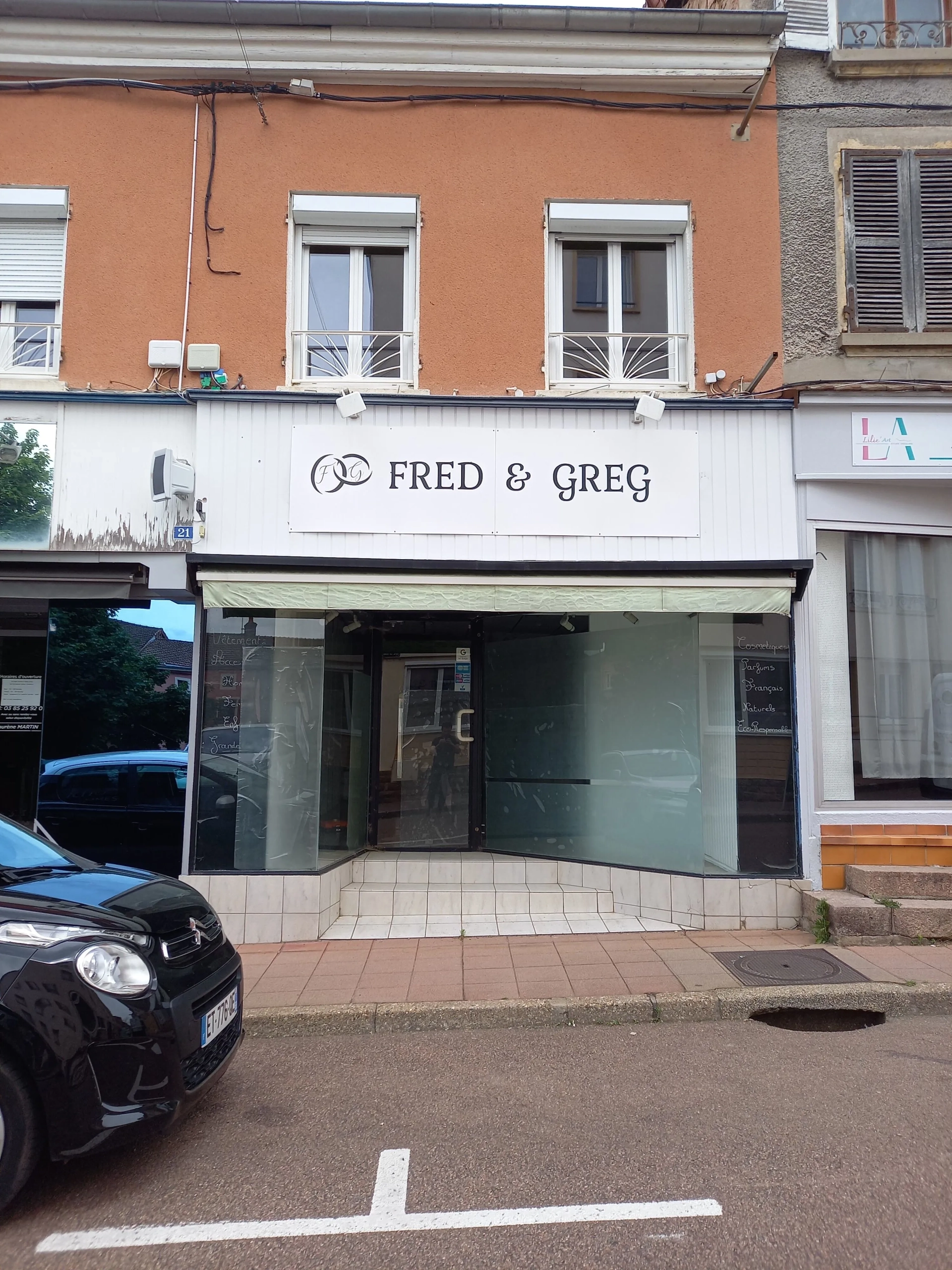 Local commercial de 54 m² à vendre à Chauffailles, facile à stationner 
