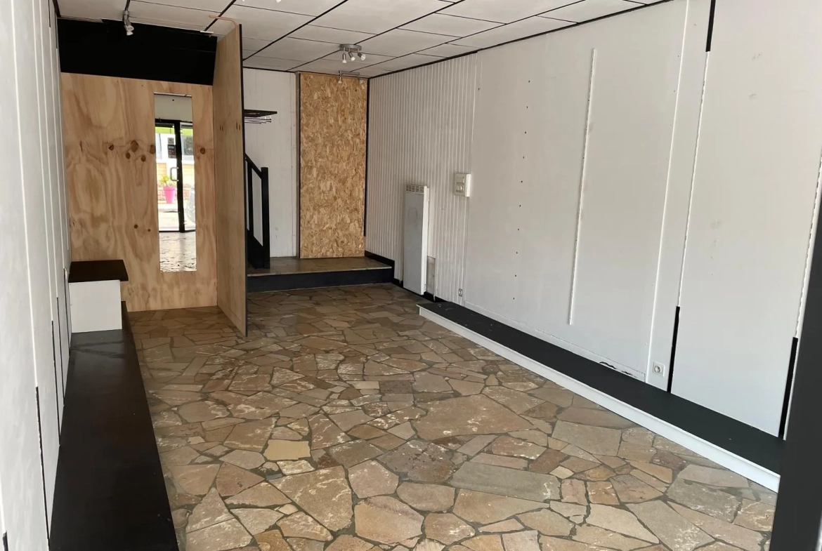 Local commercial de 54 m² à vendre à Chauffailles, facile à stationner 