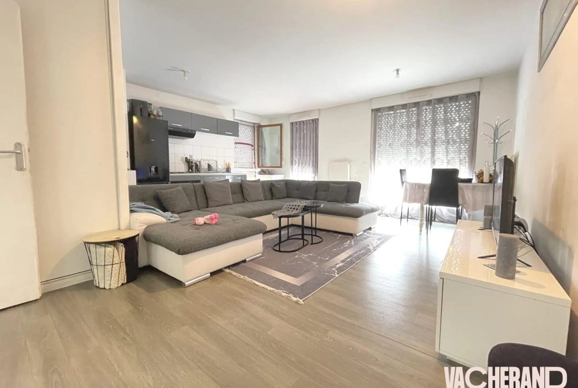 Appartement T3 avec terrasse à Lille SUD - Dernier étage, parking, proximité commodités 