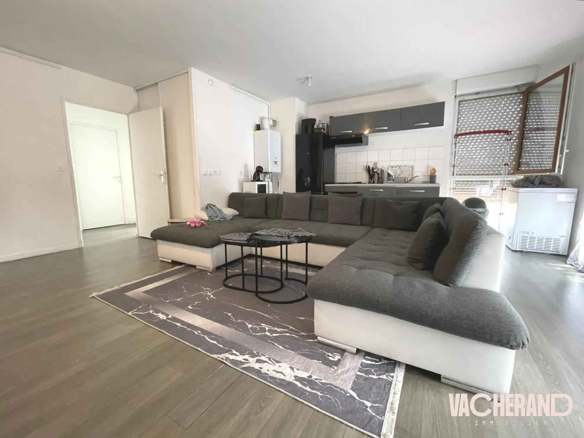 Appartement T3 avec terrasse à Lille SUD - Dernier étage, parking, proximité commodités 