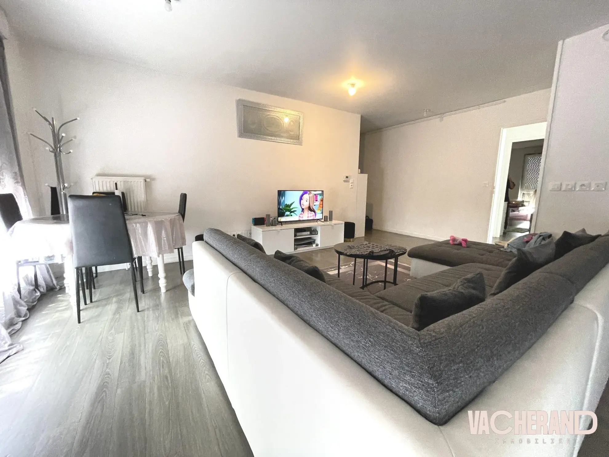 Appartement T3 avec terrasse à Lille SUD - Dernier étage, parking, proximité commodités 