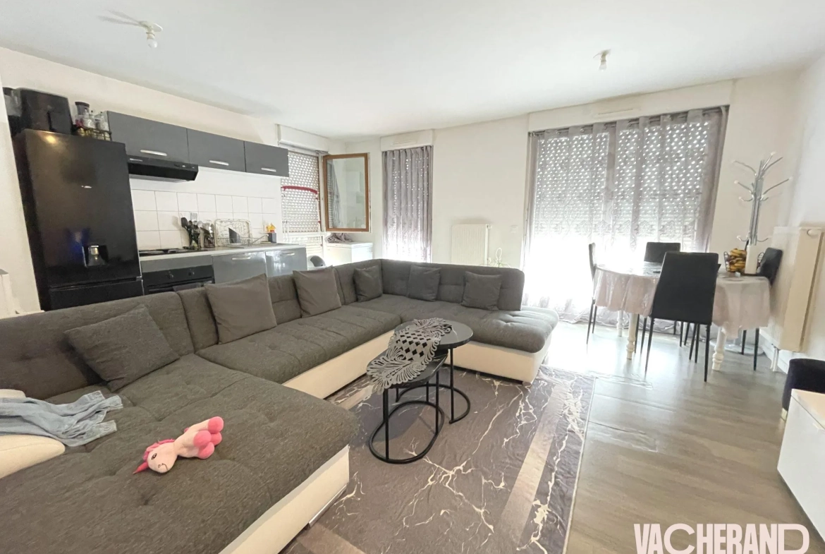 Appartement T3 avec terrasse à Lille SUD - Dernier étage, parking, proximité commodités 