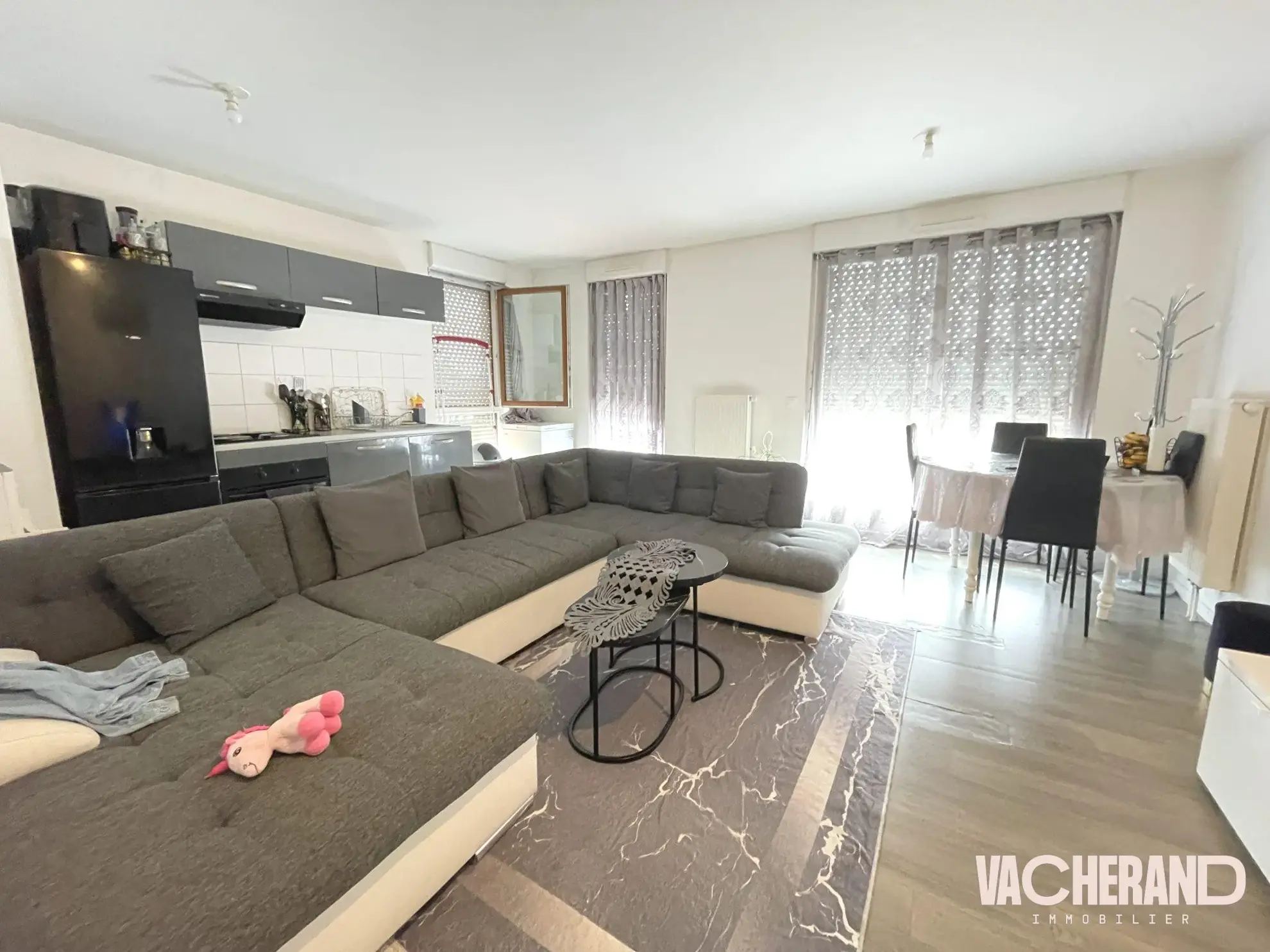 Appartement T3 avec terrasse à Lille SUD - Dernier étage, parking, proximité commodités 