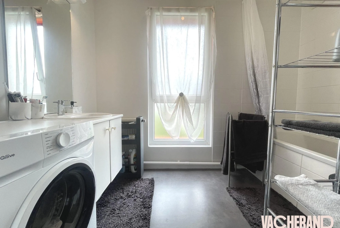 Appartement T3 avec terrasse à Lille SUD - Dernier étage, parking, proximité commodités 