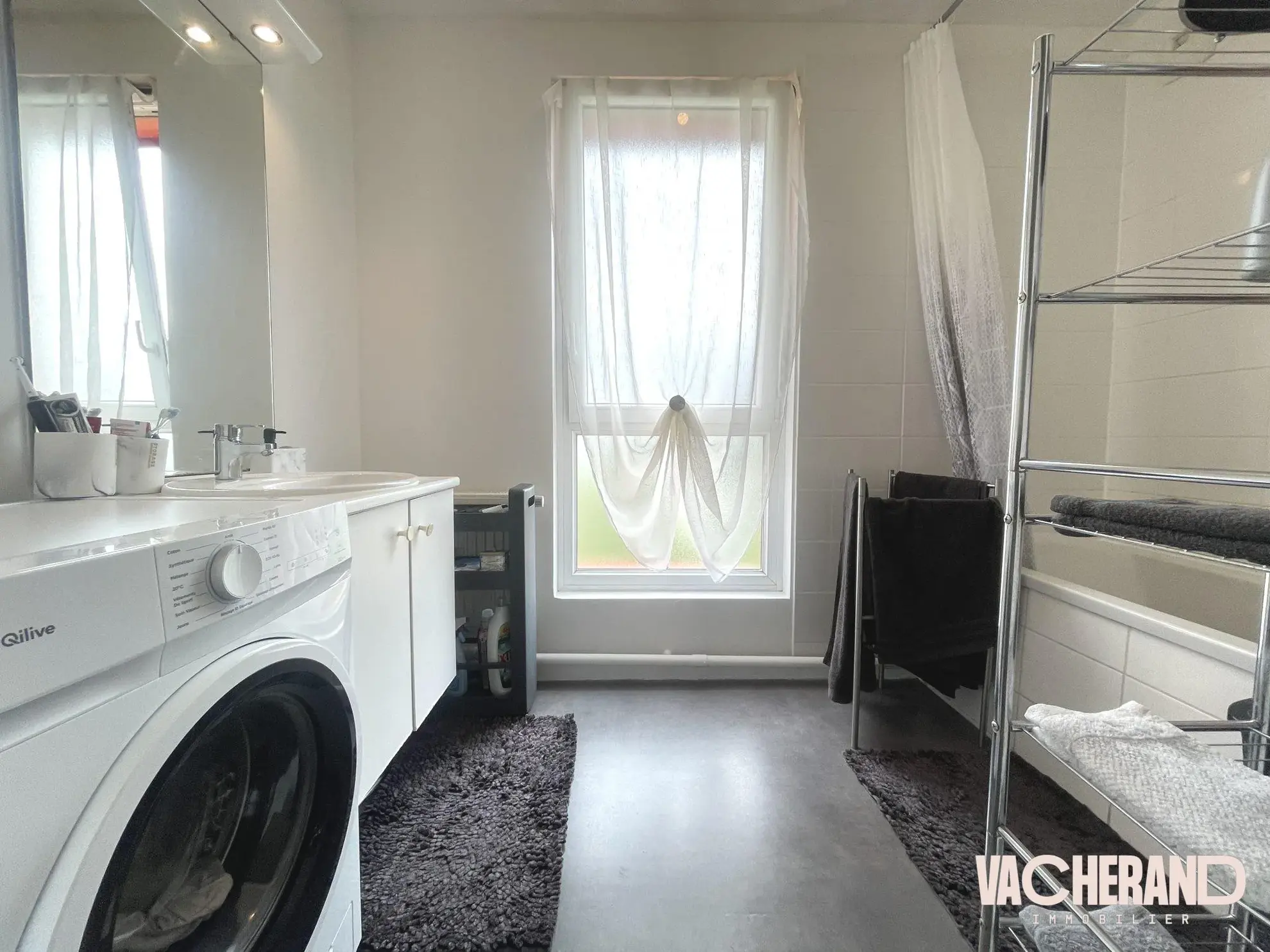 Appartement T3 avec terrasse à Lille SUD - Dernier étage, parking, proximité commodités 