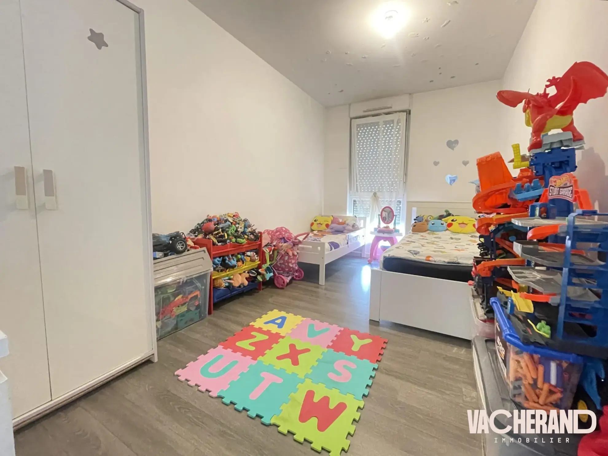 Appartement T3 avec terrasse à Lille SUD - Dernier étage, parking, proximité commodités 